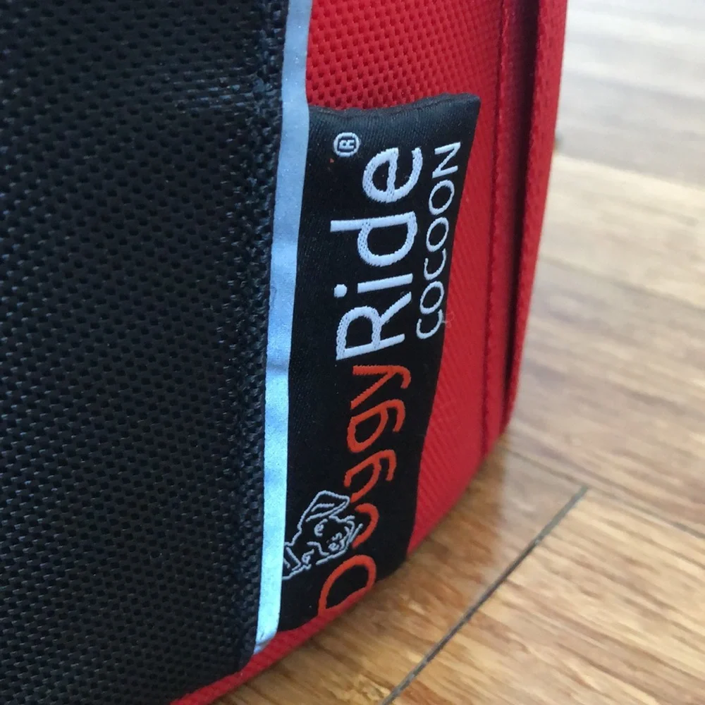 Doggy Ride Cocoon in apple red